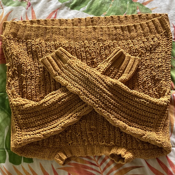 AERO Sweater - Picture 3 of 3